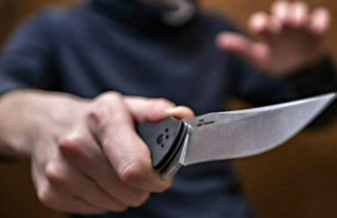 В Киеве мужчина с ножом ограбил пункт выдачи микрокредитов