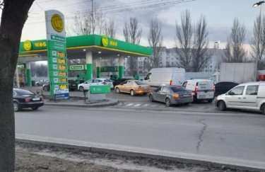 Паливне питання. Коли вирішиться проблема нестачі бензину та дизеля в Україні та зникнуть черги на АЗС