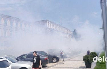 Стоп коррупция в судах: около здания киевской полиции жгут файеры (ФОТО)