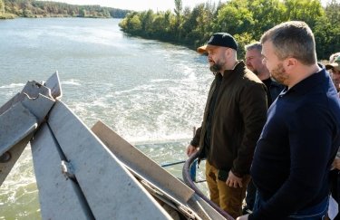 Ракеты РФ разрушили верхний шлюз дамбы Печенежского водохранилища: в ОВА говорят, что угрозы затопления нет
