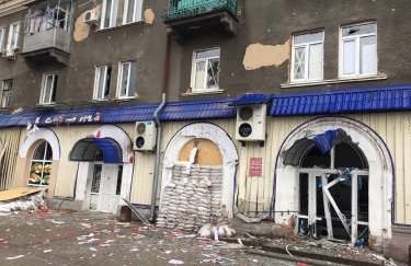 Оккупанты ночью обстреляли Славянск, повреждены более 20 жилых домов
