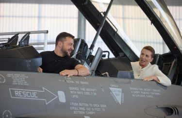 Президент Владимир Зеленский ознакомился с программой подготовки украинских летчиков на F-16 на базе ВВС Дании. Фото: ОП F-16, авиационная коалиция, истребители для украины