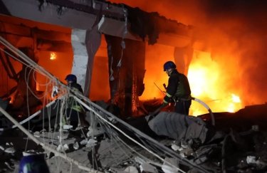 Фото: ГСЧС Войска РФ нанесли удар по Днепру, попав во многоэтажку и здание СБУ: есть пострадавшие (ФОТО, ВИДЕО)