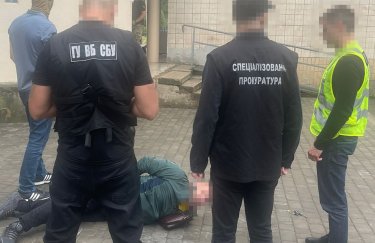 В Винницкой области сообщено о подозрении псевдоконтрразведчику, который за 3 тыс долларов США обещал повлиять на начальника медчасти