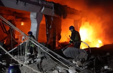 Войска РФ нанесли удар по Днепру, попав во многоэтажку и здание СБУ: есть пострадавшие (ФОТО, ВИДЕО)