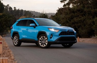 TOYOTA RAV-4.