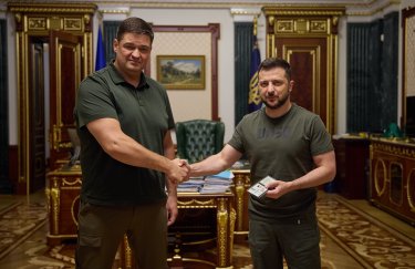 Ярослав Янушевич та Володимир Зеленський. Фото: пресслужба президента Зеленський призначив новим головою Херсонщини експодатківця та чемпіона з пейнтболу