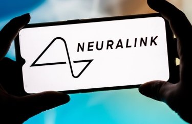 Компания Маска Neuralink впервые вживила имплант в мозг человека