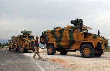 Турция перебрасывает бронетехнику к границам Сирии