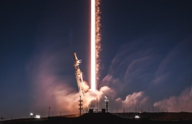 Компания Маска успешно запустила гибридную ракету с мощным спутником