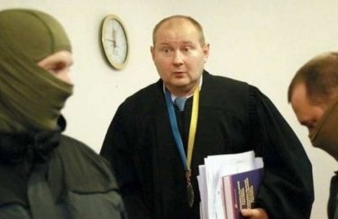 Судью, который закапывал деньги во дворе дома, задержали в Молдове (обновлено)