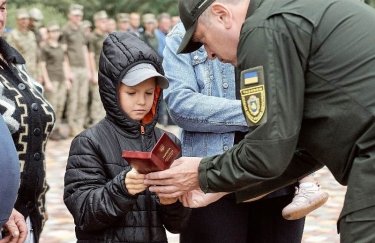 Военнослужащий: Глава Черкасской области Табурец рассказывает о защите государственности, когда его сын уехал в Европу