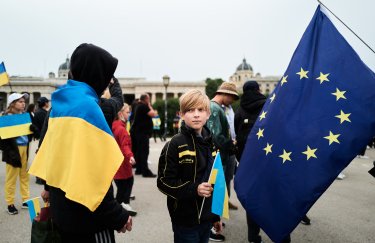 Украина не сможет вступить в ЕС, пока на территории страны находятся российские войска, — замглавы Еврокомиссии.