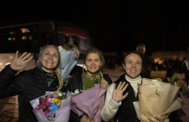 Украина в рамках масштабного обмена вернула 108 женщин: треть - с "Азовстали"