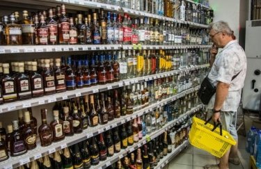 В Киеве разрешили продавать алкоголь в магазинах с 11:00 до 19:00