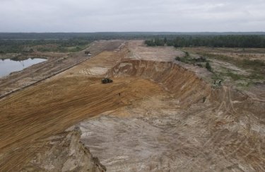На Волыни распродали "налево" 40 тысяч тонн песка из карьера, принадлежащего "Укрзализныце"