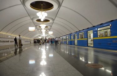 Станція метро "Виставковий центр". Фото: Depositphotos станція метро, станция метро, вагон метро, поезд, потяг