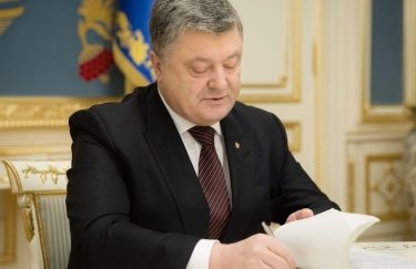 Порошенко подписал закон о праве президента назначать новых членов НКРЭКУ