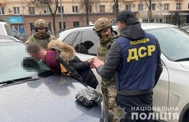 В Харькове на улице поймали "авторитетного" рэкетира, вымогавшего у бизнесмена $250 тысяч (ФОТО, ВИДЕО)