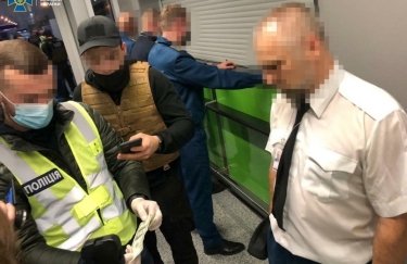 Задержание таможенников на взятке в "Борисполе". Фото: СБУ