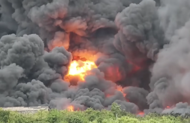 На Кубі удар блискавки спричинив гігантську пожежу на нафтосховищі (ВІДЕО)