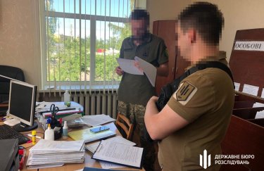 В Киевской области чиновник центра комплектования способствовал нелегальному выезду военнообязанных за границу