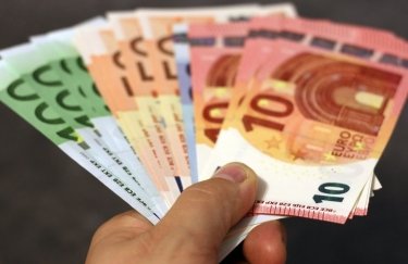 евро, деньги, гривны, доллары, обмен валютами