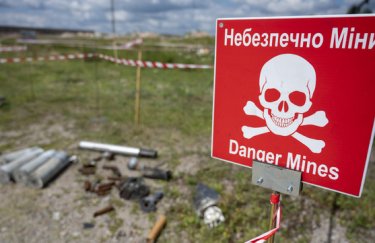 Сапери постійно знаходять вибухонебезпечні предмети. Фото: ДСНС В Україні вже обстежили та розмінували майже половину пріоритетних сільгоспземель