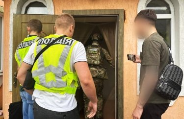 Полиция разоблачила мошенников, выманивших у военных и волонтеров 20 миллионов гривен (ВИДЕО)