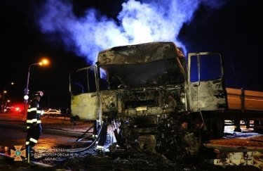 На месте ДТП с 4 грузовиками в Днепропетровской области. Фото: ГСЧС