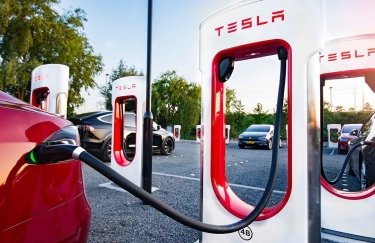 Tesla відкликає більше 362 000 електрокарів: у чому причина