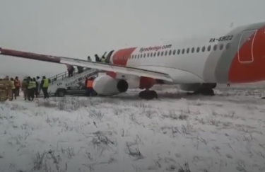 літак Red Wings викотився за зпс у білгороді