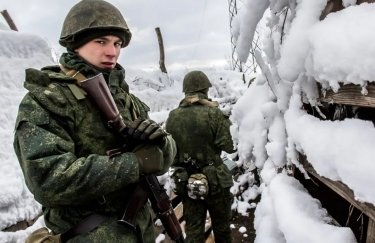РФ обустроила систему траншей в 60 км между Сватово и российской границей - британская разведка.