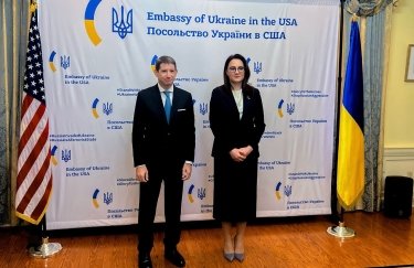 Министр экономики Украины Юлия Свириденко с генеральным директором Международной финансовой корпорации США (DFC) Скоттом Нейтаном