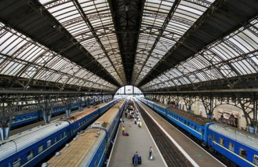 Украинцы приобрели уже более 100 тысяч билетов на поезда за "ковидную тысячу" — "Укрзализныця"