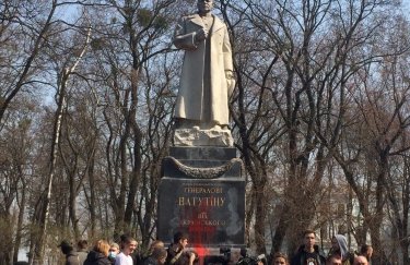 В Минкульте рекомендовали властям Киева перенести памятник Ватутину в музей