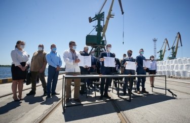 Подписание соглашения о концессии порта "Херсон". Фото: Офис президента