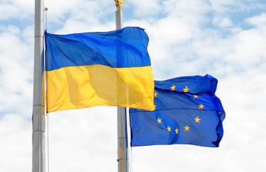 прапор євросоюзу, прапор України, український прапор
