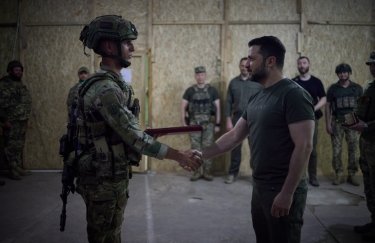 Зеленский на Донетчине наградил бойцов, защищающих Бахмутское направление