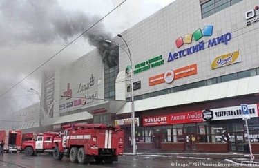 При пожаре в ТРЦ в российском Кемерово погибли десятки людей