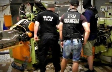 В Польше на подпольной табачной фабрике задержали 12 украинцев (ФОТО)