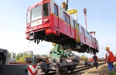 До Києва надійшла сьома партія вагонів метро з Варшави (ФОТО)