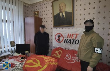 СБУ провела обыски у представителей запрещенных политических партий: нашли оружие, георгиевские ленты и российские флаги (ФОТО)
