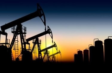Нефть стремительно дешевеет из-за рекордной добычи в США