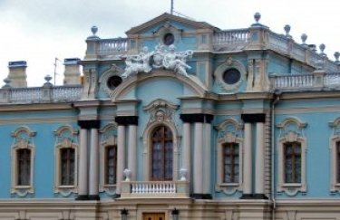 Для Мариинского дворца закупят столы на 4 млн гривен