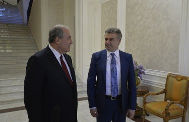 Армен Саркисян (слева) и Карен Карапетян. Фото: сайт президента Армении