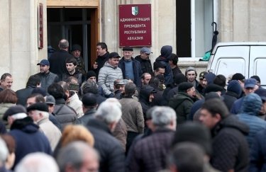 9 января протестующие в Абхазии требовали отставки "президента" региона. Фото: РБК