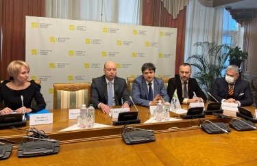 Фонд развития предпринимательства подписал три соглашения с лизинговыми компаниями. Фото: пресс-служба Минфина Госпрограмма введена для упрощения доступа микро, малого и среднего бизнеса к финансовому лизингу