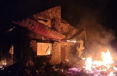 Российские войска обстреляли два района Киева: под удар попали дома и ТЦ, есть пострадавшие