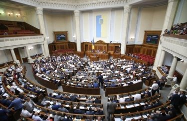 Парламент принял поправки о статусе обличителей коррупции